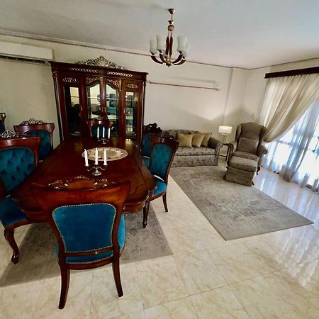 Luxurious 3 Bedroom Rustic Apartment Overlooking Huge Garden - For Families And Couples 카이로 외부 사진