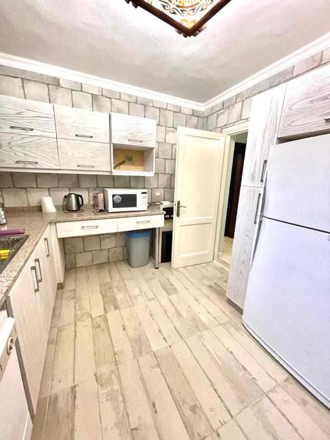 Luxurious 3 Bedroom Rustic Apartment Overlooking Huge Garden - For Families And Couples 카이로 외부 사진