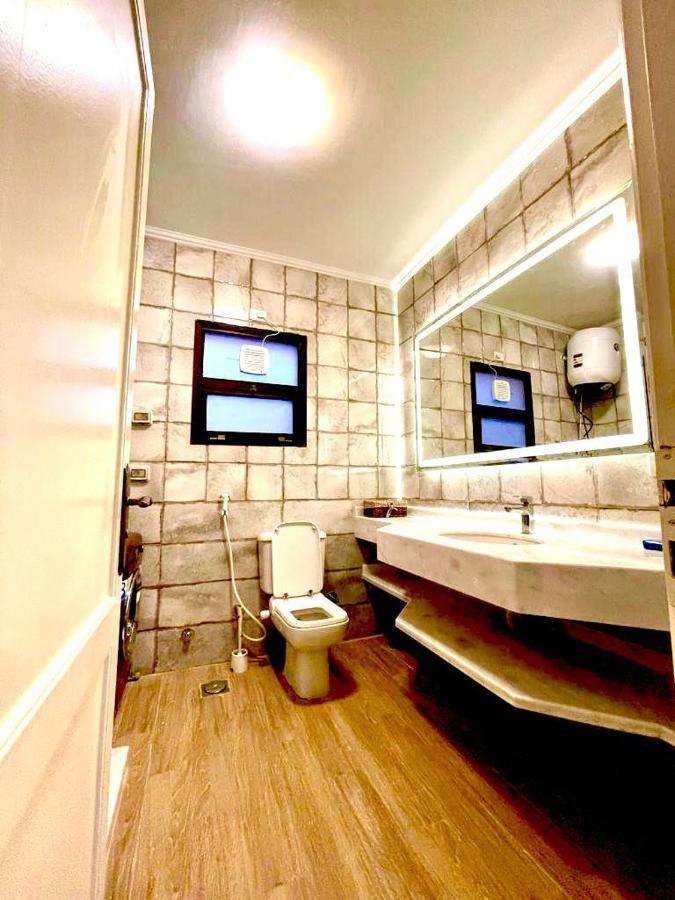 Luxurious 3 Bedroom Rustic Apartment Overlooking Huge Garden - For Families And Couples 카이로 외부 사진