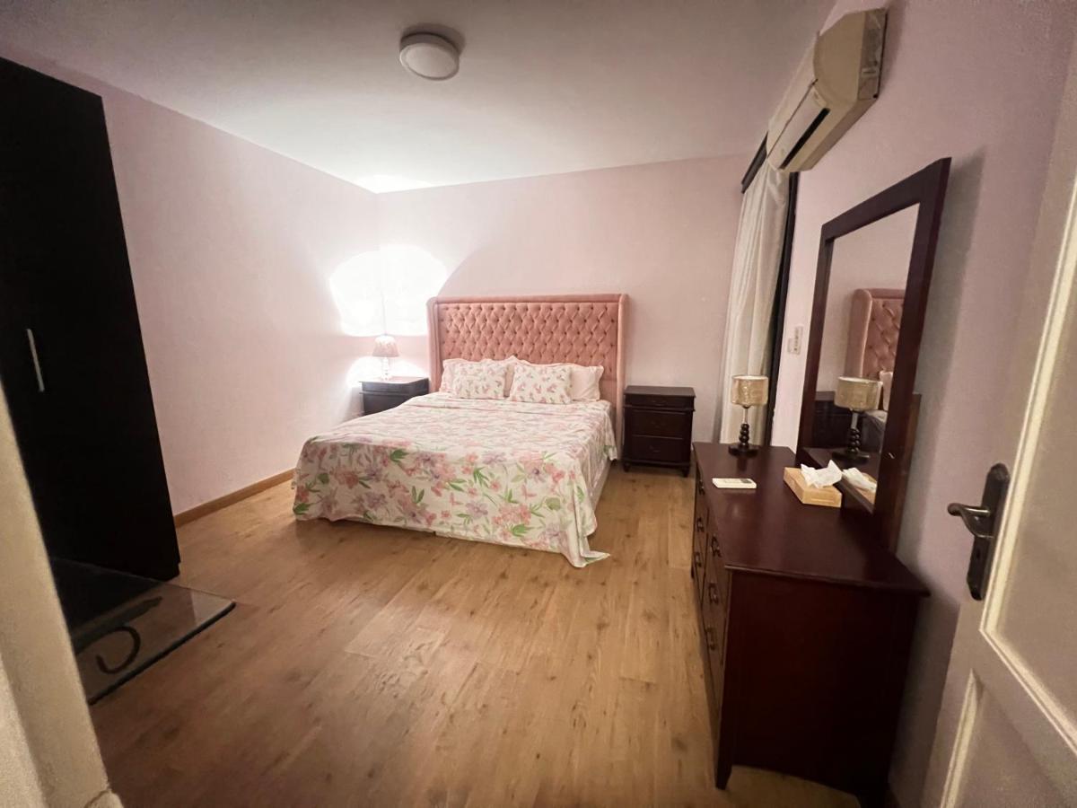 Luxurious 3 Bedroom Rustic Apartment Overlooking Huge Garden - For Families And Couples 카이로 외부 사진
