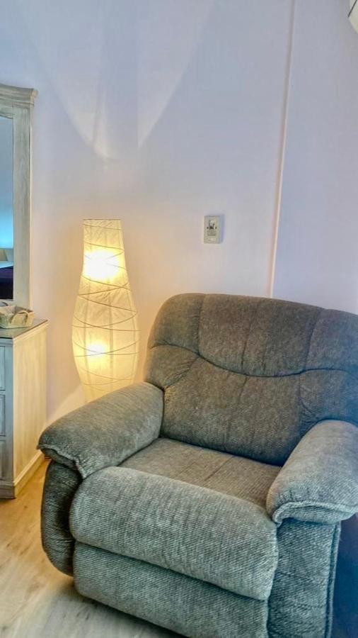 Luxurious 3 Bedroom Rustic Apartment Overlooking Huge Garden - For Families And Couples 카이로 외부 사진