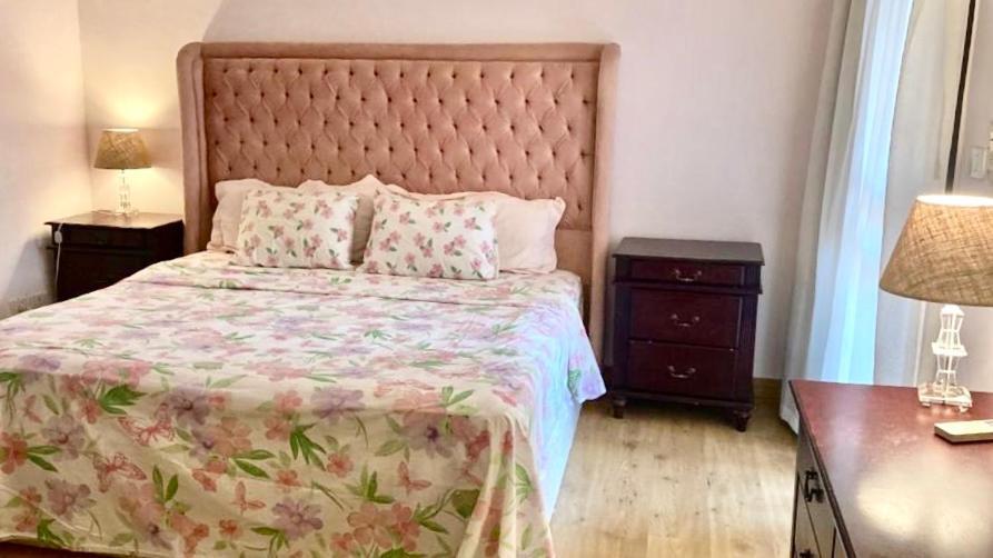 Luxurious 3 Bedroom Rustic Apartment Overlooking Huge Garden - For Families And Couples 카이로 외부 사진