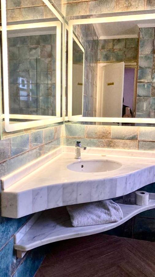 Luxurious 3 Bedroom Rustic Apartment Overlooking Huge Garden - For Families And Couples 카이로 외부 사진